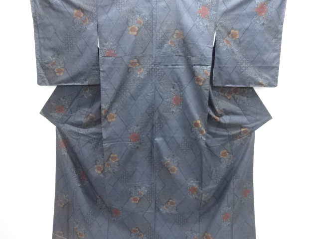 未使用品　格子に花・亀甲模様織出し本場泥大島紬着物（5マルキ）